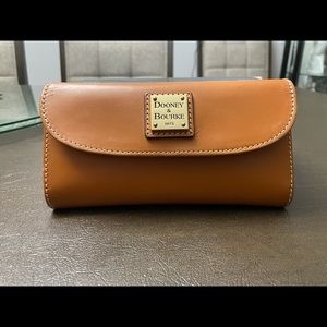 Dooney & Bourke camel colored wallet